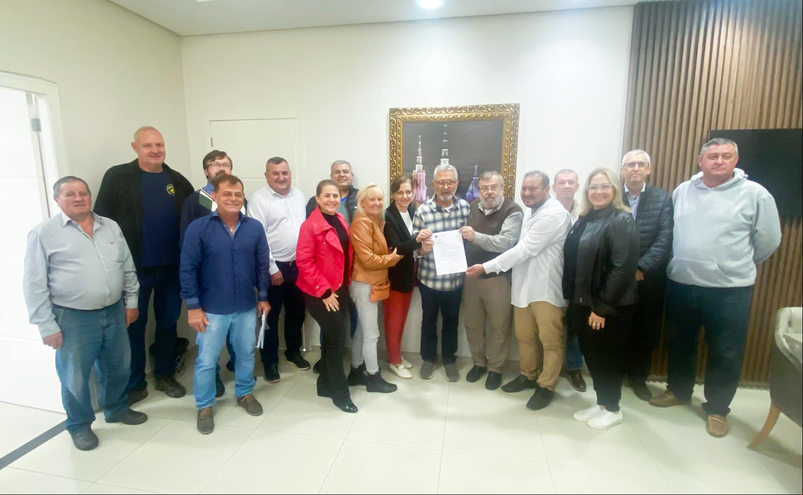 Capa União Brasil entrega trator de R$ 330 mil para Secretaria de Obras de Frederico Westphalen
