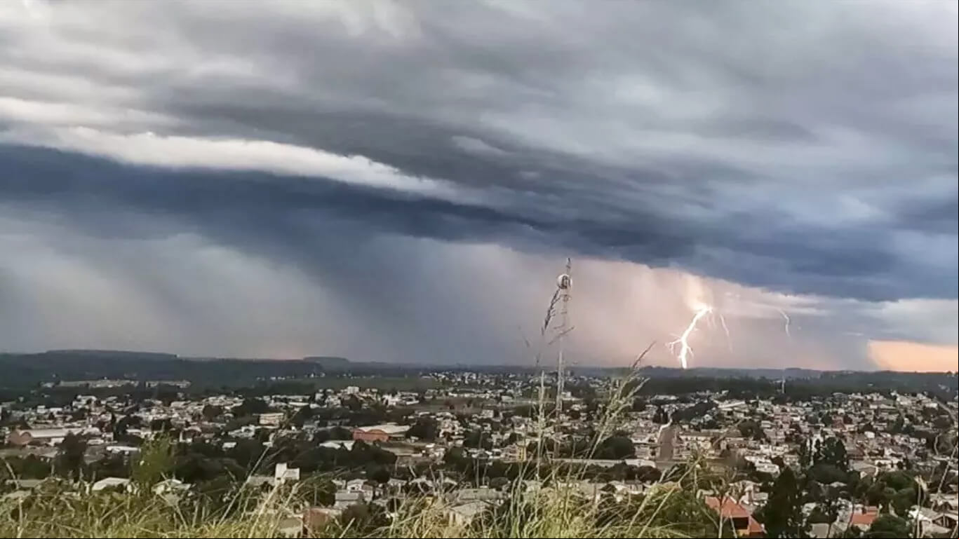 Capa Frente fria trará chuva forte, trovoadas e 'chuva preta' ao Rio Grande do Sul entre quinta e sexta-feira