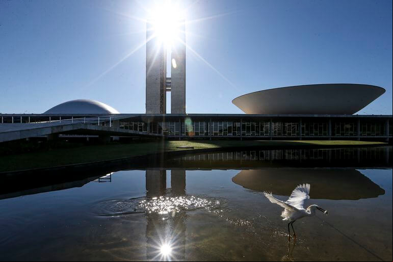 Capa Congresso articula para aumentar salários dos parlamentares