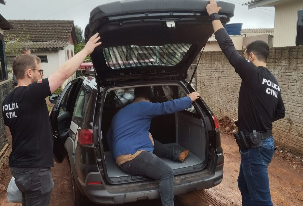 Capa Polícia Civil efetua prisões preventivas de seis suspeitos envolvidos em homicídio em frente à Assistência Social de FW