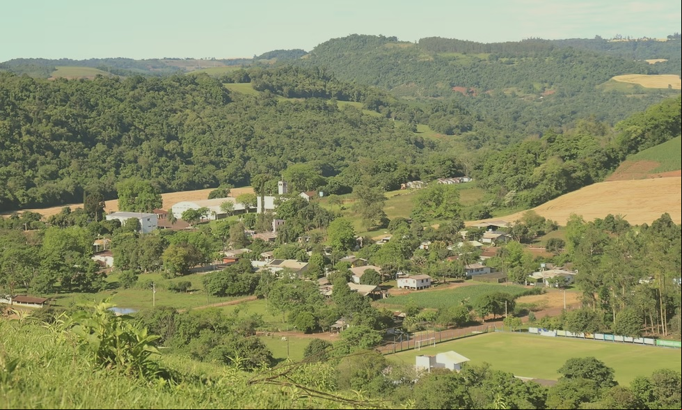 Capa Documentário 'Terra ao Tempo: Castelinho em Foco' resgata a memória histórica e cultural do Distrito de Castelinho