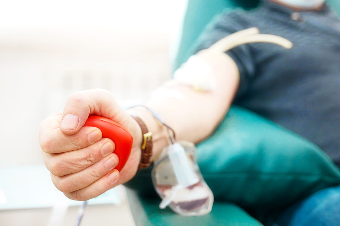 Capa Junho Vermelho destaca a importância da doação de sangue