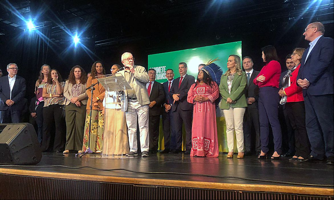 Capa Presidente eleito anuncia últimos 16 ministros do novo governo