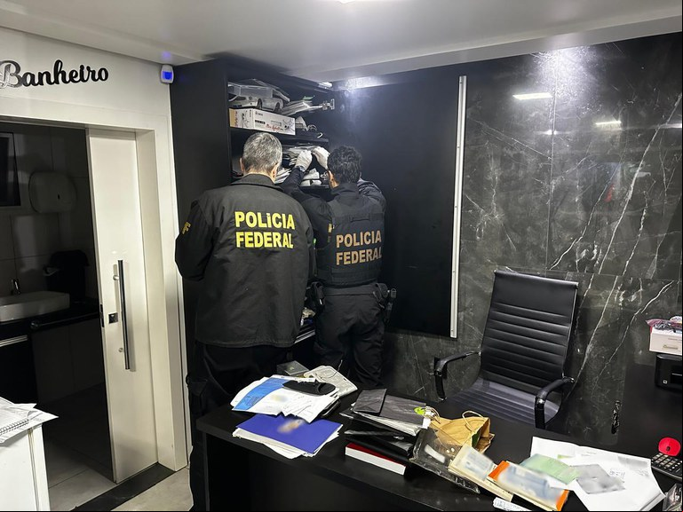 Capa Polícia Federal deflagra operação em combate ao crime de contrabando de cigarros estrangeiros em Palmeira das Missões
