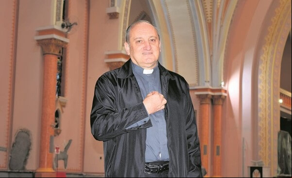 Capa Monsenhor Leonir Fainello a por novo procedimento cirúrgico
