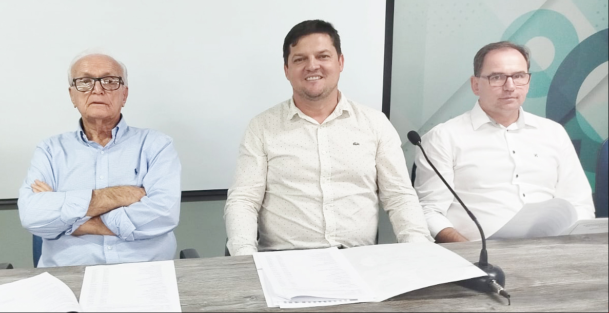 Capa Prefeito de Seberi, Adilson Balestrin, é eleito presidente da Amzop para a gestão 2025-2026