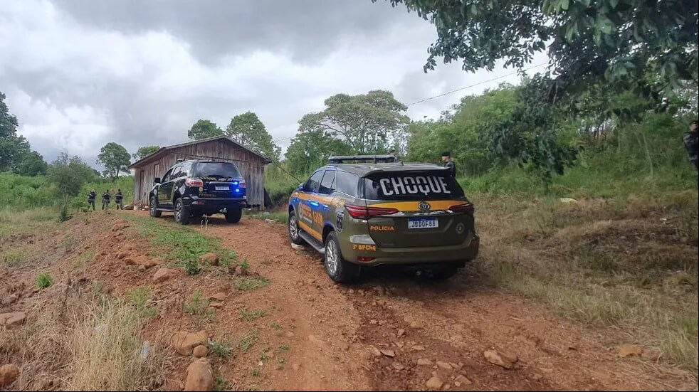 Capa PF prende uma pessoa durante operação em Planalto
